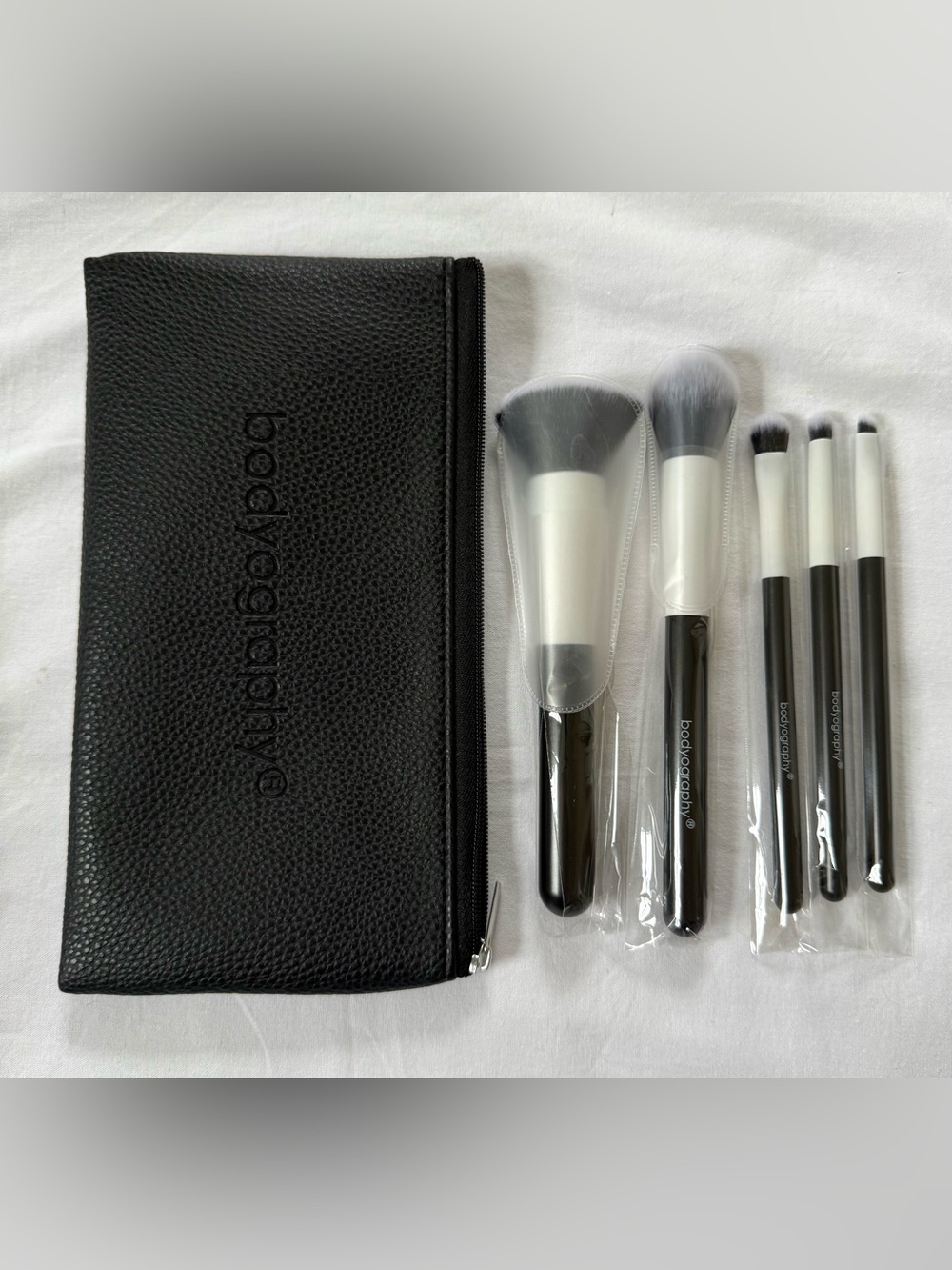 bodyography Mini Makeup Brush Set - Picture 4 of 4